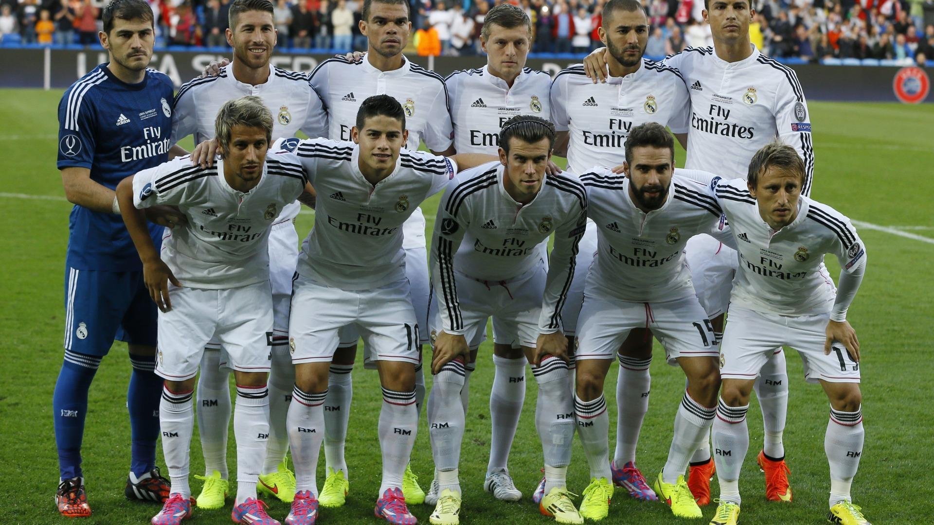 西亚卡姆连续十五场比赛得分超过重返赛场,利物浦不断突破!观众掌声雷动