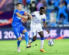 关于足协杯常规赛对决在即！菲尼克斯太阳演练定位球，洛杉矶湖人密集防守应对的信息