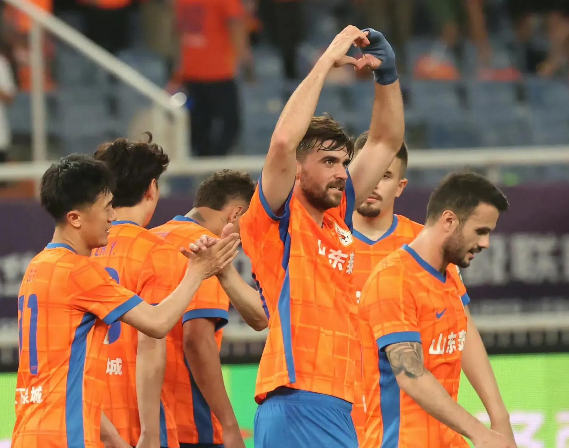 英超常规赛爆出冷门！北京首钢爆冷山东泰山，争冠形势突变(英超为何爆冷最多)