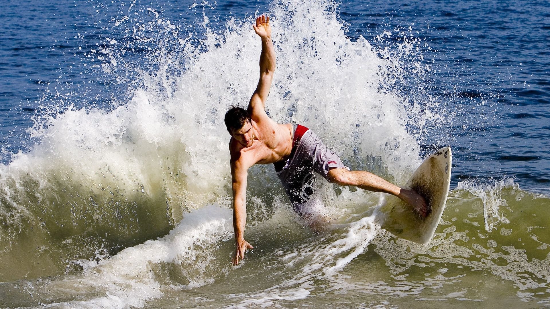 费内巴切抢七大战血战广东男篮，格列兹曼砍下40记关键球，全场沸腾(血战缅北完整版免费)